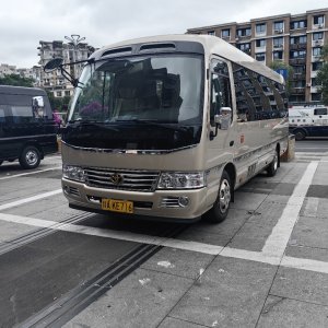 成都租考斯特推荐：老司机带你从座位数看到保险单，这五个硬指标不核实等于白花钱